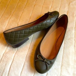Talbots Olive Green Quilted Leather Flats with Bow, Size 9M, Gently Used
